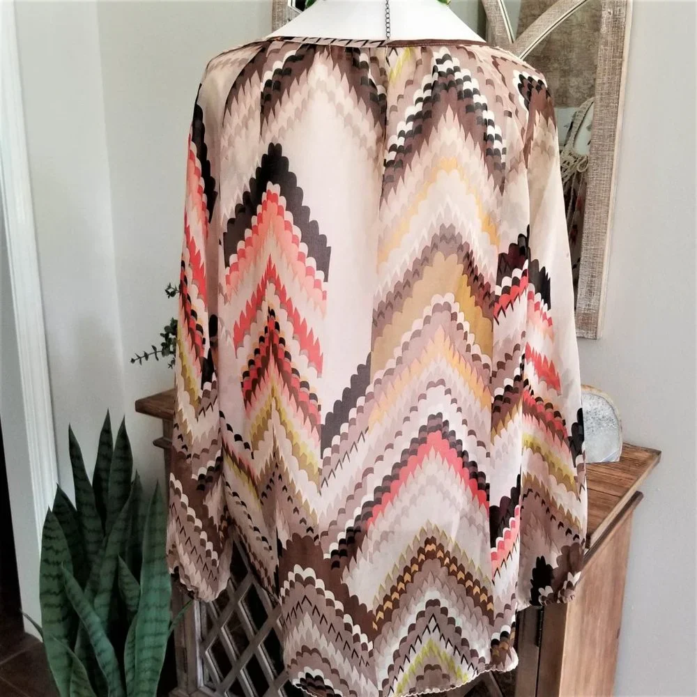 Umgee Brand Top Blouse Tan Brown Coral Chartreuse Multi Chevron Print Size 1XL - Picture 6 of 12